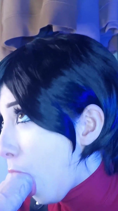Ada Wong utilise Leon pour du sexe, fait un footjob, se fait baiser le cul huilé