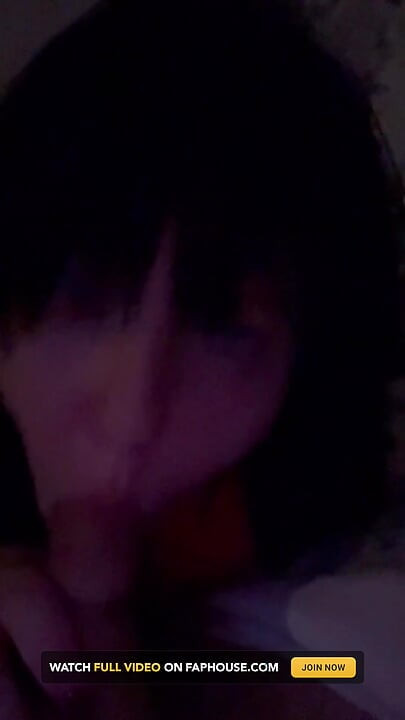 Gadis 18 tahun nyepong di malam hari