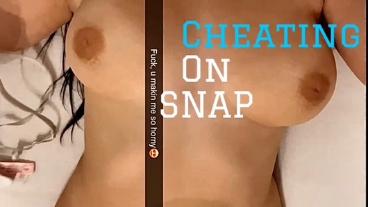 Stiefzus wil haar stiefbroer neuken en stuurt hem naaktfoto's op Snapchat na bezoek aan stiefmoeder Cuckold