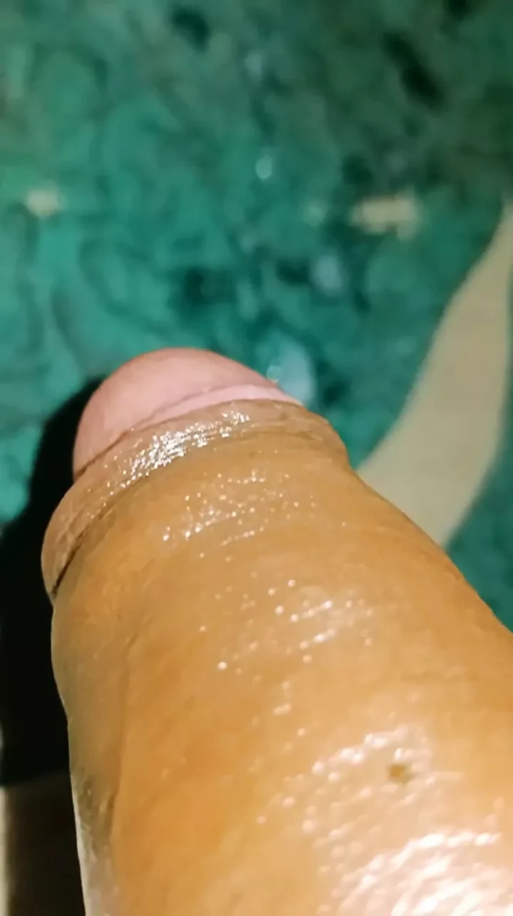 Penisförstoringsmassage och sperma på sängen