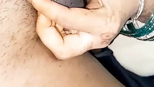 Küçük yaraklı kadın kılıklı büyük vajinalı ateşli evli kadın