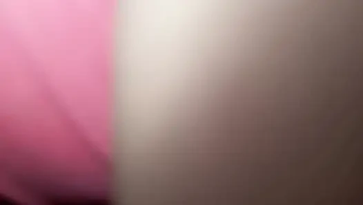 Adikku menjilat vaginanya dan memintaku untuk menidurinya