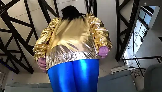 Orta yaşlı seksi kadın gırtlağına kadar alıyor ve mastürbasyonla azdırıyor - deve tırnağı, memeler ve döl oyunu