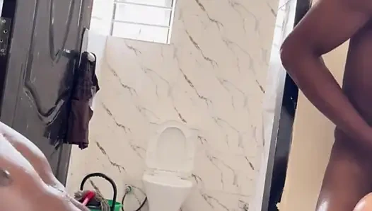 Islak şişman amcığını tahrik ediyor