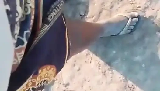 Afrikalı amatör açık havada süt püskürtüyor