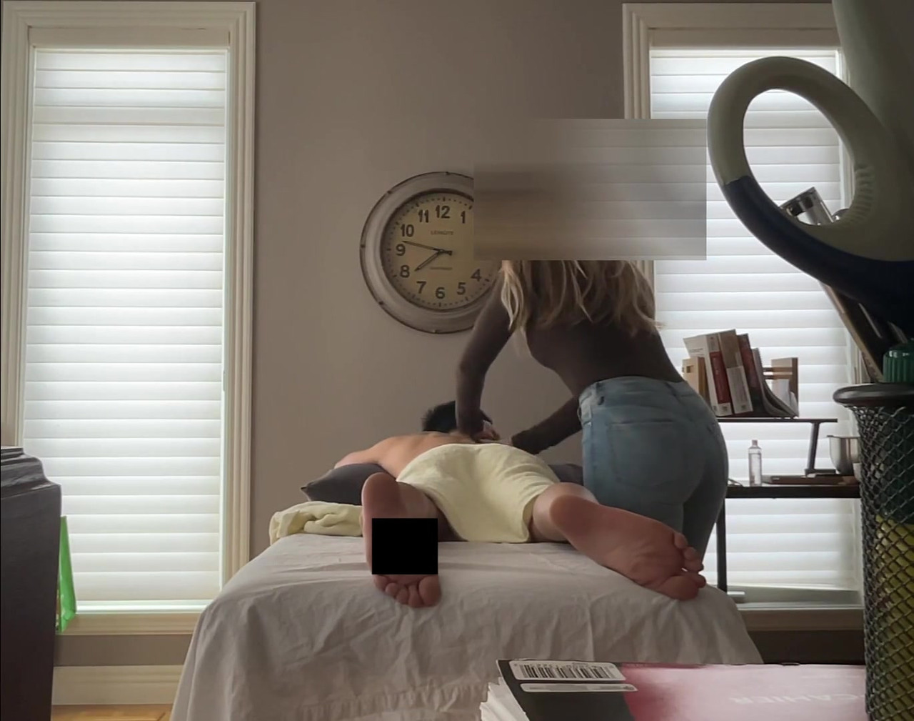 正统的frenchxrussian实习生rmt被巨大的亚洲鸡巴勾引 第一次约会