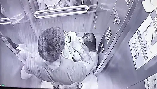 Real amateur threesome on the elevator