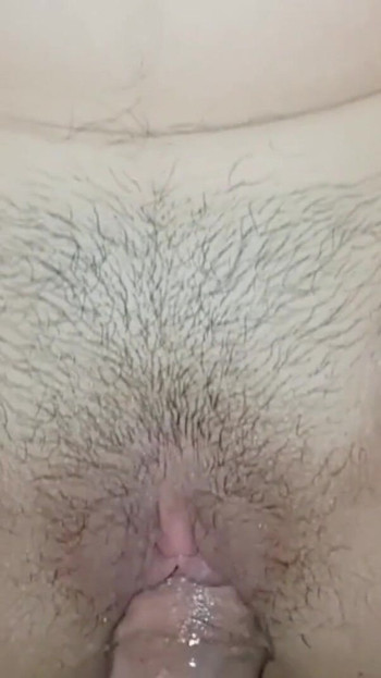 Ikonični trenutak iz "Curlisita creampie kompilacija 1"