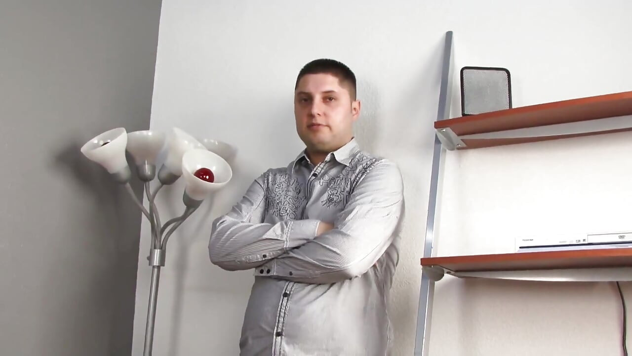 Tip gleda kako mu ženu uništava veliki crni kurac