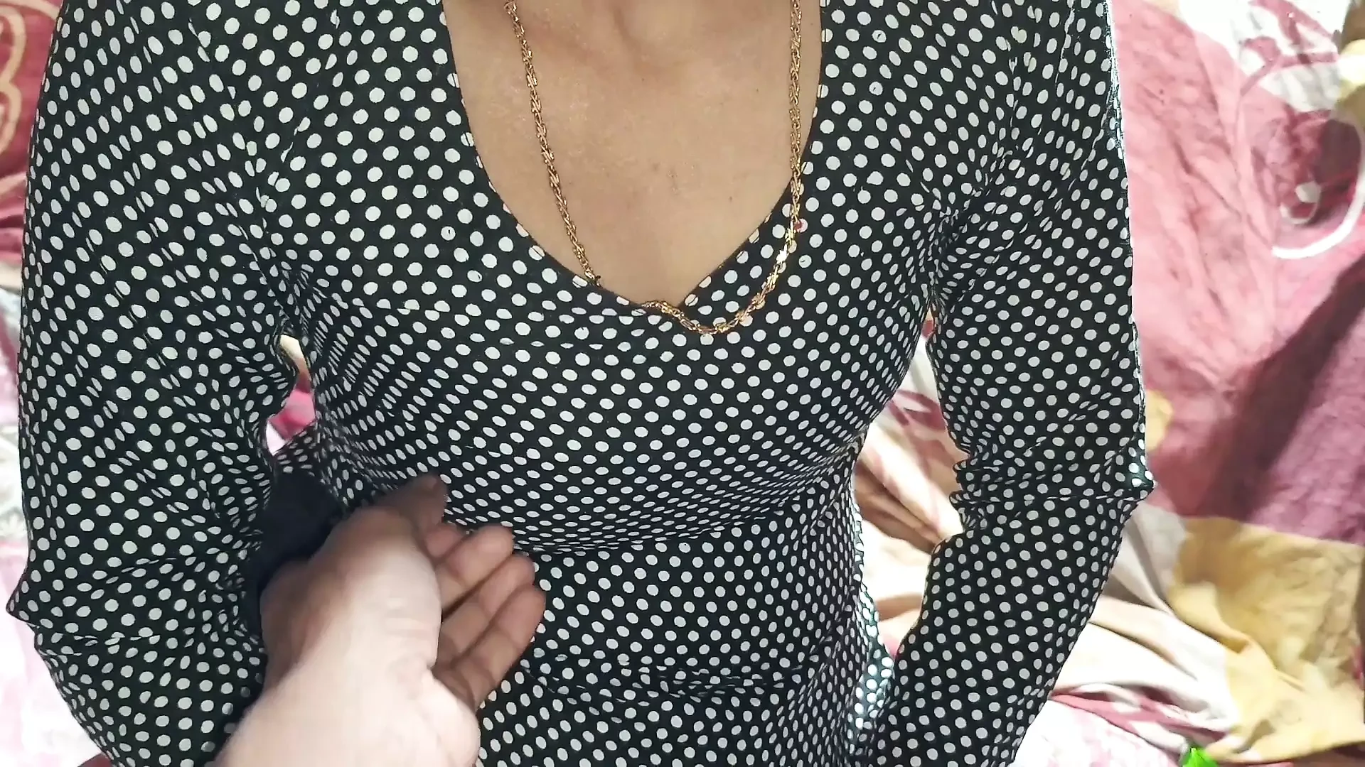 Gyönyörű indiai falusi lány kiszivárgott videóban