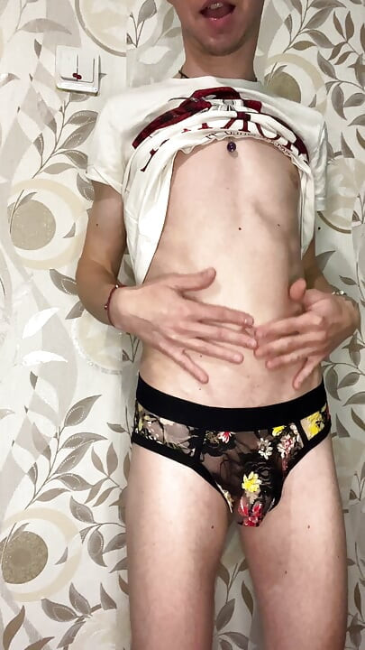 パンティガールズでの手コキとダーティートーク