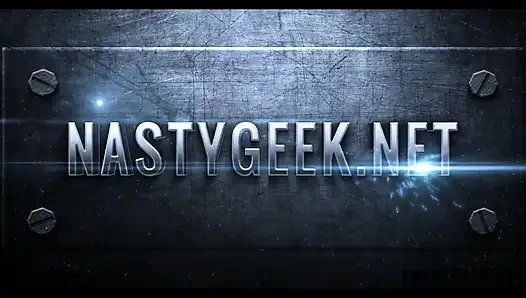 Azgın Alice harikalar diyarında striptiz yapıyor ve kamerada fışkırtıyor