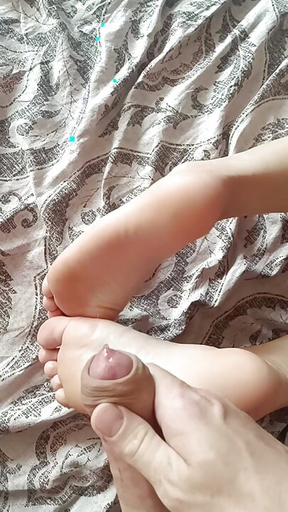 Homemade Videos Jerk Off And Cum On My Beautiful Legs