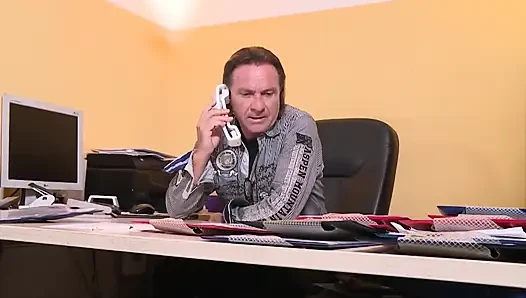 Çekici Kızlar Bacaklarını açıp Islak Vajinalarıyla Öder