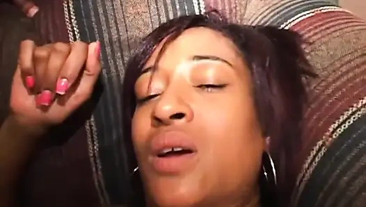 Kontol hitam di memek hitam... Crot di mulut