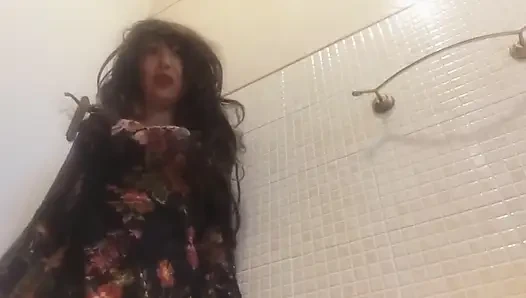 Monia Whore, Goes to the Theater and...an Unmissable Story