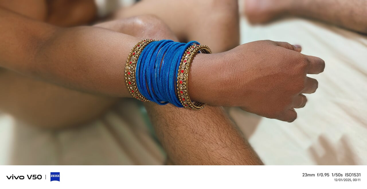 Isteri India berkongkek dengan bos