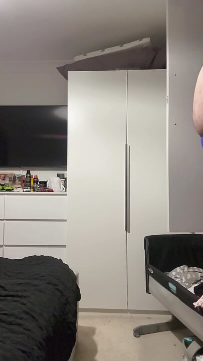 Bondage de bite et de couilles avec pinces à tétons et plug anal, partie 2