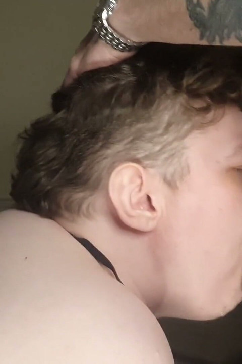 BBW tar det i halsen og fitta i strømper