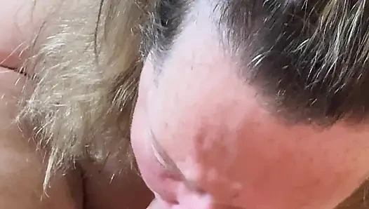 Istri sange ini muasin memeknya pakai oral sampai dicrot di dalam