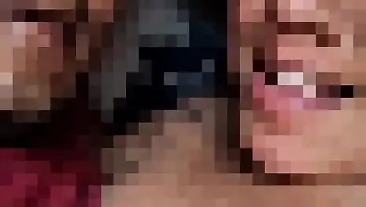 Ich lutschte seine Muschi und machte meinen Bart nass