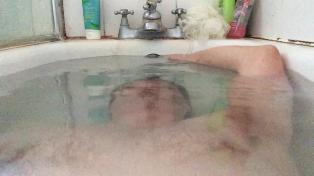 Нижняя жительница под водой 5