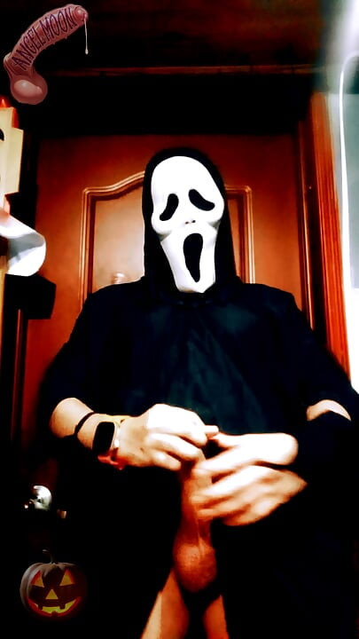 SCREAM A LOVE STORY En dominant fyr med Ghostface-maske og en enorm kuk bryter seg inn i hjemmet ditt halloween-natten for å sprute