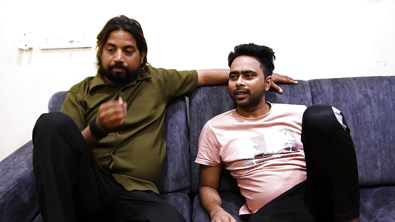 INDIA SEXY LLEGA A SUS DOS DEVORJI PARA FOLLAR DURO CON ELLA, HISTORIA DE SEXO TRÍO HARDCORE