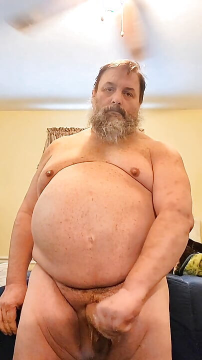 Big Guy Bates and Cums