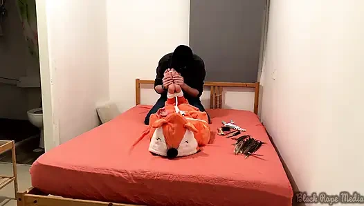 Miriam Gefesselt Und Gekitzelt Im Eins