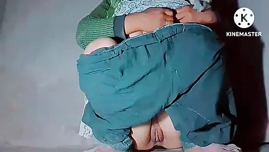 Solo dibagikan di sini. Gadis seksi ini dengan sosok seksi melakukannya di kamarnya untuk memulai pertunjukan. Dengan slow degrees Gadis seksi ini