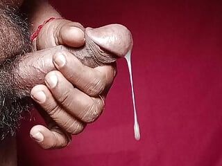 Индийский паренек делает мастурбацию перед казнью мачехи на ее сиськи