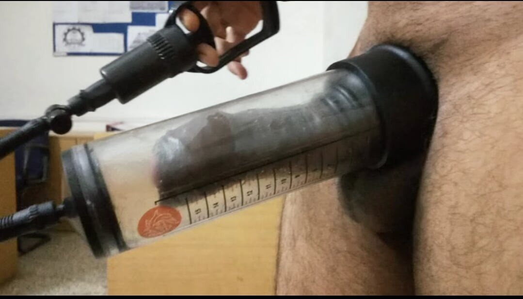 Pumping a huge dick in office .bouncing big ass. Horny in office. Pumping big black cock