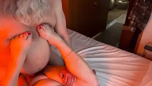 Creampie ayah membuatnya muncrat