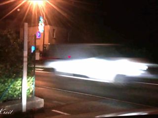 écolière salope exhibe à l'arrêt de car de nuit sur la Route Nationale 7