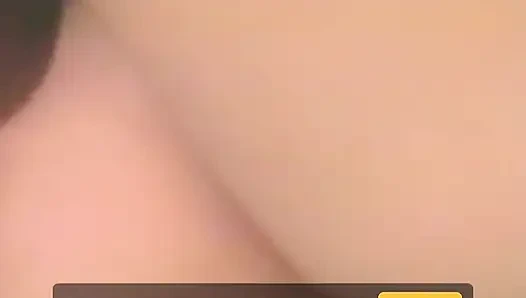 Nymphomanische blondine lutscht schwanz und wird dann geknallt