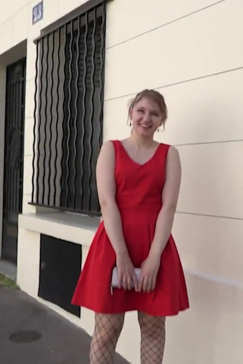 Prachtige blonde milf wordt diep anaal en houdt van