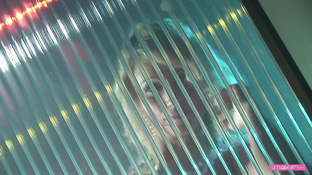 Sexy rubia le encanta que la follen en sus dos agujeros