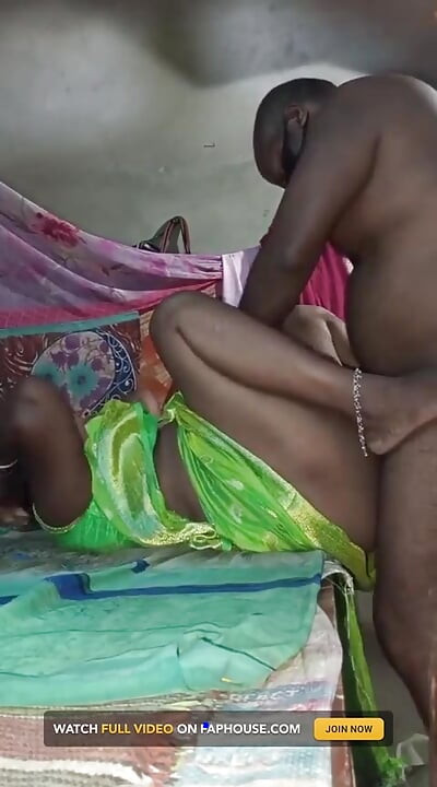 Anh trai đụ tôi sau khi nói với tôi rằng tôi giỏi trong Hari Saree