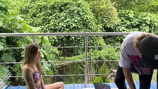 Yoga öğretmenimin bana bir poz öğreteceğini sanmıştım, ta ki onun büyük penisini sıkı vajinamda hissedene kadar