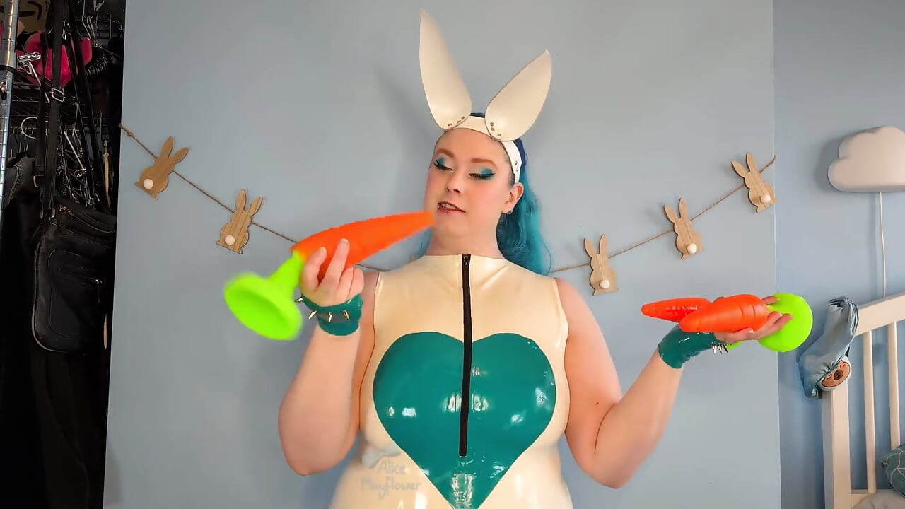 Bunny domme se fait fourrer le cul, coaching masturbatoire - fille solo