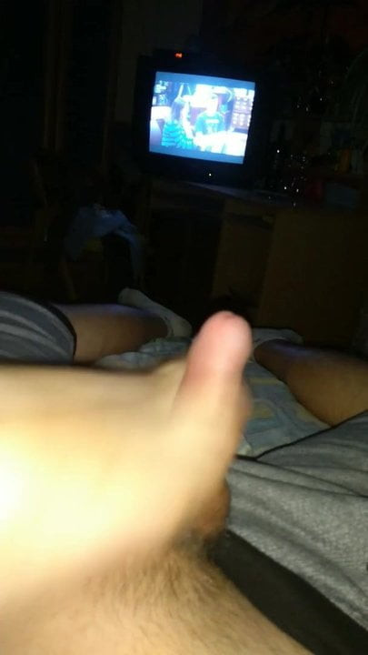 Girl gives fast footjob