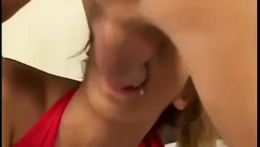 Seksi hatun dilini ve sert yarağını göt deliğine sokuyor