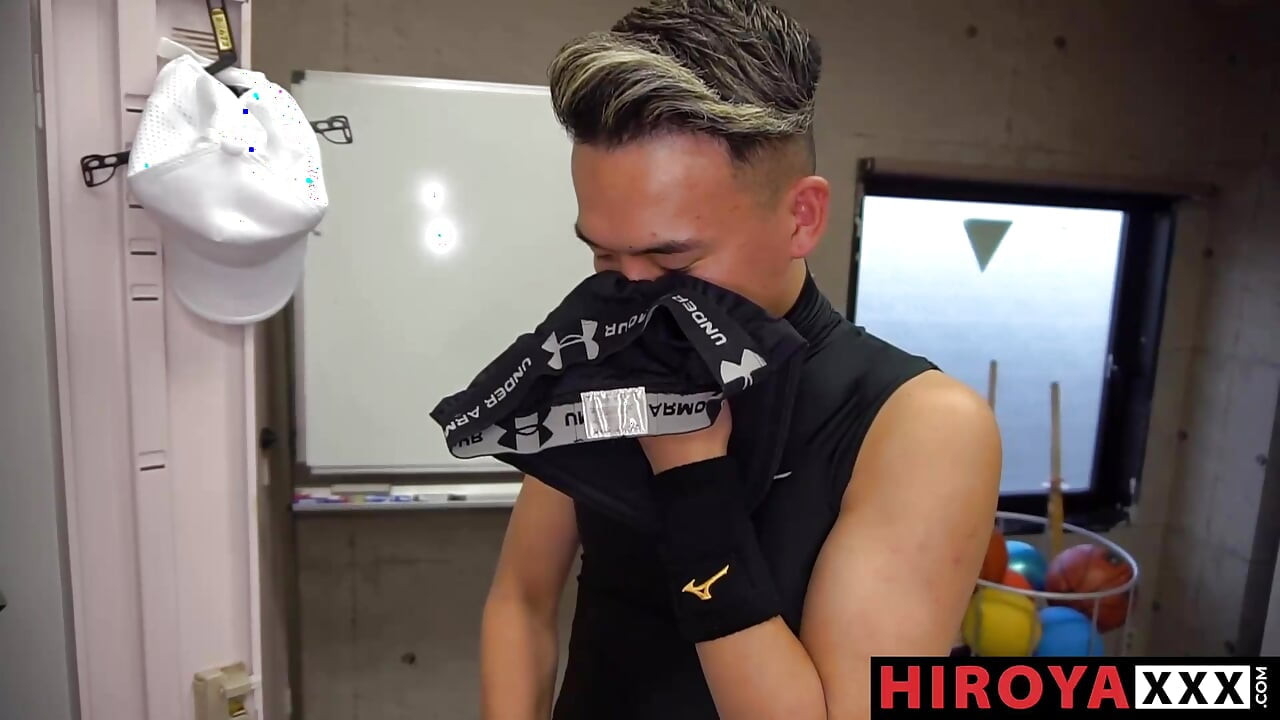 Gay Hiroya Asia Dan Yuta berkongkek tanpa kondom di bilik persalinan