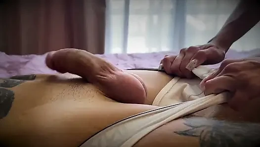 Babamın üvey kızı ve erkek arkadaşı onlara ağzında boşalmasını veriyor
