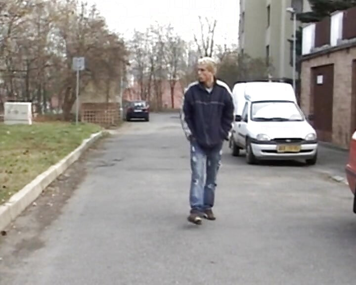 Biseksueel anaal trio met een mooie Franse babe