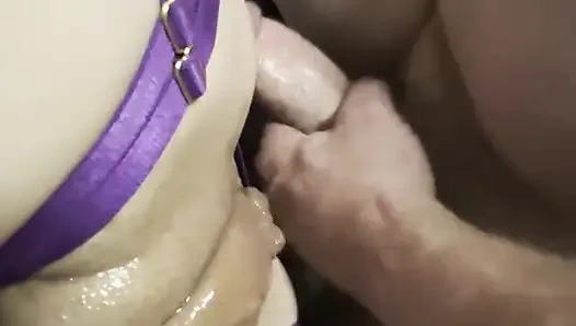 Sexy junge mutter wird im umkleideraum gefickt