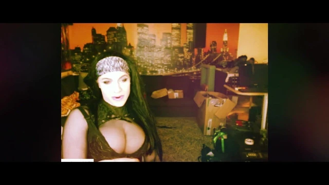 WilmaCD Chatting On Cam