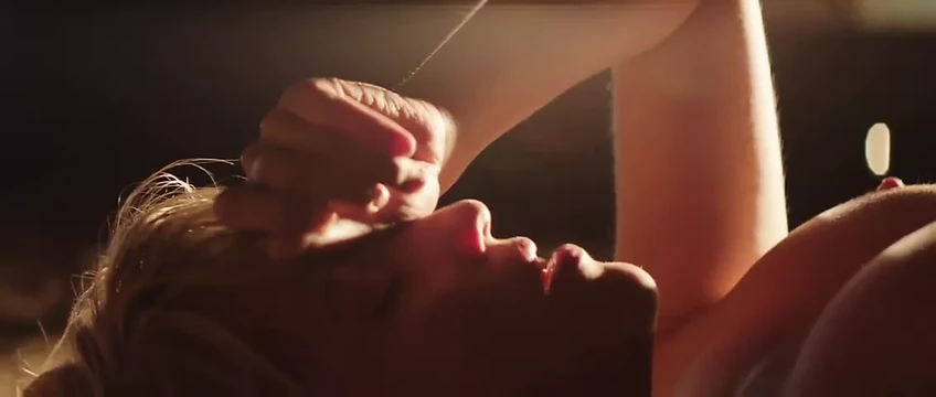 Dianna Agron Bare Sex Scene (reduced music)