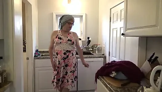 Yaşlı ev hanımı Serge Lusin. 2025mb